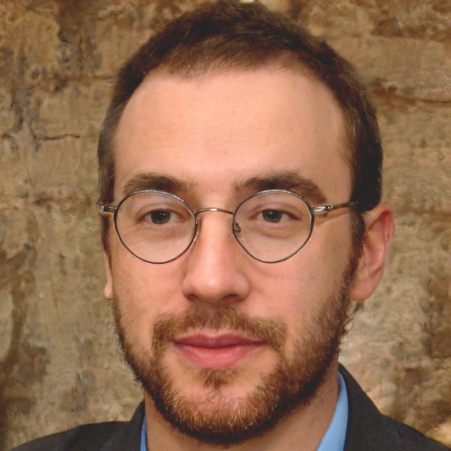 Miguel Hernández, Especialista en Optimización de Costos